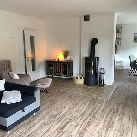 With 3 Bedrooms Prázdninový dům Rabenkirchen-Faulück